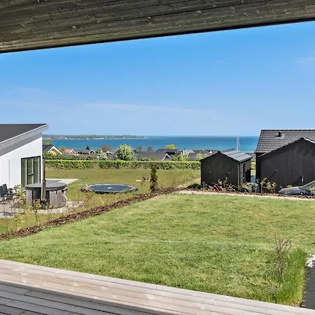 4 Bedroom Stunning In Sjolund