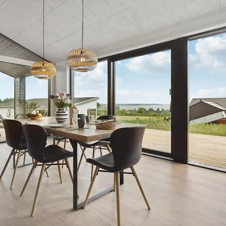 4 Bedroom Stunning In Σπίτι διακοπών Sjolund