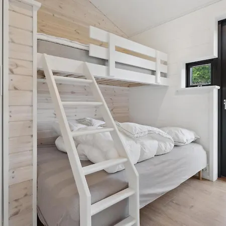 4 Bedroom Stunning In Sjolund